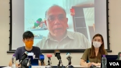 已经离港坻达英国的香港民意研究所副行政总裁 钟剑华,4月26日透过视像出席民研新闻发报会,他表示离港与警方国安处人员约谈无关。 (美国之音汤惠芸)