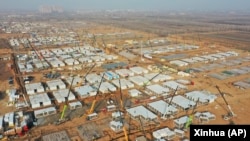 资料照：中国河北省石家庄建造可以容纳数千人的方舱。（2021年1月16日）