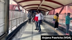 在中国新冠疫情施虐之际,印度总理莫迪督促印度民众重新回到防疫模式,佩戴口罩。