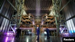 上海宝山钢铁厂的工人在工作。(2022年9月16日)