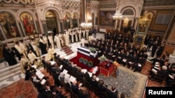 希腊末代君主康斯坦丁二世的葬礼在雅典都主教座堂举行。(2023年1月16日)