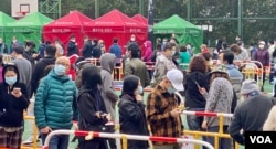 香港特首林郑月娥形容推行全民强制检测社会要付出很大代价,但防疫效果可能不大,宣布暂缓推行全民强检 (美国之音/汤惠芸)