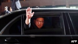 朝鲜领导人金正恩离开板门店,返回朝鲜(2018年4月27日)