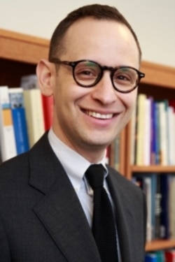 乔治·华盛顿大学政治学副教授塞缪尔·戈德曼(Samuel Goldman)。(照片来源:乔治·华盛顿大学)