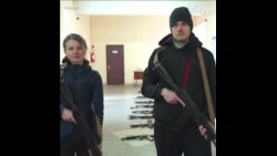 乌克兰年轻人接受军事训练准备抵抗俄罗斯 乌克兰年轻人接受军事训练准备抵抗俄罗斯