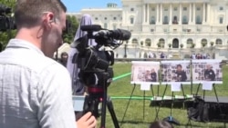 国会山前纪念六四30年大型集会上展示在六四事件受害者的照片 国会山前纪念六四30年大型集会上展示在六四事件受害者的照片