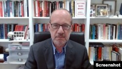 普林斯顿大学政治和国际事务学教授范亚伦(Aaron Friedberg)接受美国之音Skype采访视频截图