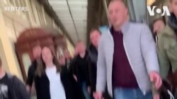 အချက်ပေးဥသြသံကြားက ယူကရိန်းရောက် မင်းသမီးဂျိုလီ  အချက်ပေးဥသြသံကြားက ယူကရိန်းရောက် မင်းသမီးဂျိုလီ