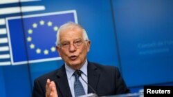 欧盟外交事务高级代表博雷尔(Josep Borrell)2020年6月15日在召集外交事务对话会后见记者(路透社)