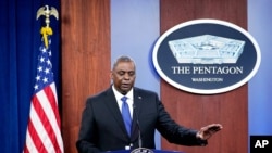 国防部长劳埃德·奥斯汀(Lloyd Austin)在2021年5月6日星期四在华盛顿五角大楼举行的简报会上讲话(美联社照片)