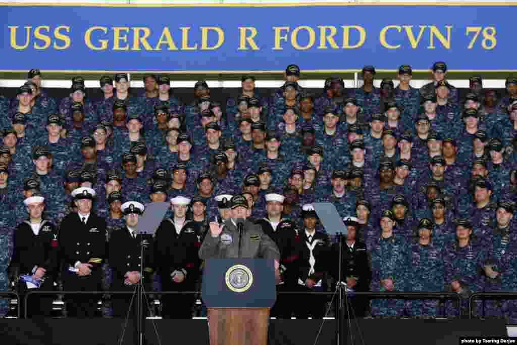 美国总统川普2017年3月2日登福特号超级航母并发表讲话 (美国海军照片)