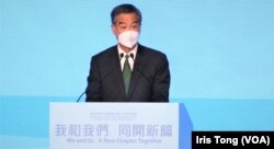 中国全国政协副主席、前特首梁振英在李家超造势大会上台发言,罕有地将基本法条文逐字逐句连标点符号都读出。 (美国之音 汤惠芸)