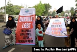 Ribuan demonstran anti-LGBT melakukan protes di Bogor, Jawa Barat, pada 2018. (Foto: AFP)