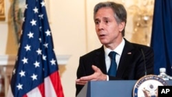 资料照片:美国国务卿布林肯在国务院与北约秘书长斯托尔滕贝格一道举行记者会时讲话。(2022年6月1日)