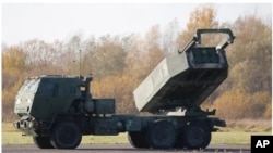 资料照片:美国海马斯多管火箭炮系统(HIMARS)