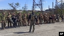 马里乌波尔亚速钢铁厂的乌克兰守军。