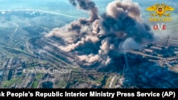 一段视频的截图显示乌克兰马里乌波尔亚速钢铁厂一带正在展开激战。(2022年5月4日)