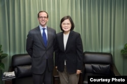 2015年,美国前白宫国安会亚洲资深主任麦艾文会见民进党主席暨总统候选人蔡英文(台湾民进党提供)
