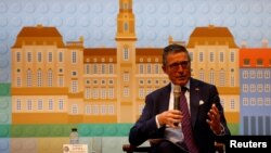 前北约秘书长拉斯穆森在台北举行的记者会上讲话。(2023年1月5日)