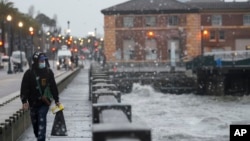 美国加州各地日前遭极端天气袭击。(2022年1月4日)