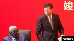 中国新任外长秦刚2023年1月11日会见非盟委员会主席法基。（路透社）