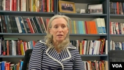 前美国国务院全球妇女议题无任所大使、美国驻联合国妇女地位委员会代表凯利·克里接受美国之音专访(2022年11月30日,美国之音锺辰芳拍摄)