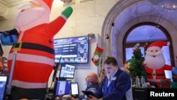 纽约华尔街股票交易所内的圣诞装饰(2022年12月14日)