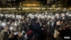2022年11月28日,中国留学生在纽约哥伦比亚大学校园举行了可能是八九六四以来声势最大的集会。(美国之音方冰拍摄)