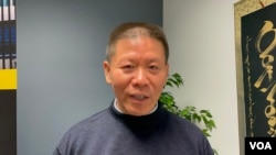 资料照片:对华援助协会创办人傅希秋牧师在华盛顿近郊接受美国之音采访。(2022年11月30日)