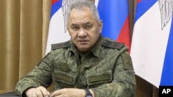 俄罗斯国防部长谢尔盖·绍伊古(Sergei Shoigu)周三(11月9日)宣布,俄罗斯军队将撤出乌克兰南部战略重镇赫尔松市及附近地区并在第聂伯河东岸重新部署防线。照片由美联社从俄罗斯国防部新闻局获得并转发。