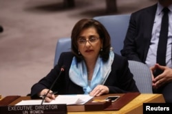 联合国妇女署执行主任西玛∙巴胡斯在安理会会议上讲话。(2022年4月11日)