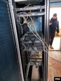 俄罗斯占领军从切尔诺贝利撤走后，乌克兰国家隔离区管理局的计算机服务器机柜子架在2022年4月5日时的状况。 (照片由叶夫根尼·克拉马连科提供)