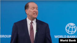 世界银行行长戴维·马尔帕斯(David Malpass)2022年4月12日在波兰华沙发表演讲(世界银行视频截图)