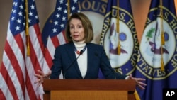 众议院议长佩洛西在国会山举行记者会。(2019年1月17日)