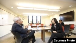 蔡英文与诺贝尔奖得主赫克曼会面(台湾民进党提供)
