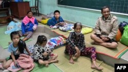 Người dân tránh bão Noru tại một ngôi trường tiểu học ở Hội An, Quảng Nam, hôm 27/9/2022.