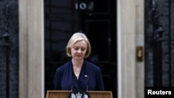 英国首相利兹·特拉斯(Liz Truss)星期四(10月20日)宣布辞去首相职务,她担任首相一共只有44天时间。