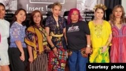 Para perancang mode dan assesoris Indonesia baru-baru ini memeragakan dan menjajakan karya mereka di New York. 