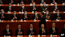 中共二十大2022年10月16日在北京开幕。张高丽出现在主席台上(前排最左)。-美联社照片。