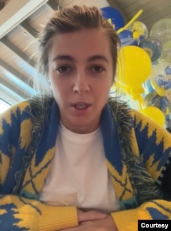 3月3日,戴安娜·雷克希尼亚在社交媒体上发布视频,对俄罗斯社区喊话,呼吁不要继续沉默,而是发出声音,曝光和反对战争与暴力。(本人提供。2022年3月3日)