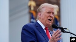 Ông Donald Trump phát biểu tại cuộc họp báo hôm 15/8/2024 ở sân golf tại Bedminster, New Jersey.