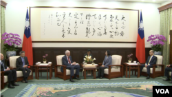 台湾总统蔡英文6月13号在总统府接见美国在台协会主席莫健(台湾总统府提供)