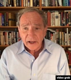 美国知名地缘战略专家乔治·弗里德曼通过视频接受美国之音中文部专访。(2022年4月18日)