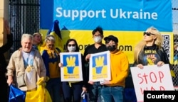 戴安娜·雷克希尼亚所在的南加州乌克兰社区,3月6日在当地乌克兰文化中心举办反战活动,获得缅甸社区和华人社区的支持。(照片由缅甸民主活动人士Maung Li 提供。2022年3月6日)