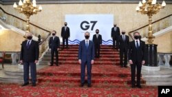 七国集团外长2021年5月4日在伦敦举行两年来的首次面对面会议。中国战狼画家“乌合麒麟”以此图为蓝本改画漫画,煽动民众反美反西方的民族主义情绪。