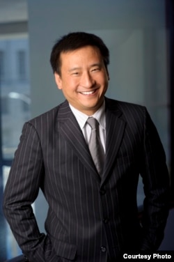 美国加州大学黑斯廷斯法学院教授及前任校长兼教务长, 美国华裔精英组织“百人会”现任会长吴华扬( Frank Wu)