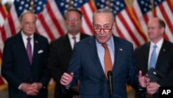 参议院多数党领袖查克·舒默2023年5月3日在国会山召开记者会,宣布将推出新的立法计划与中国竞争。