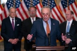 资料照:美国会民主党籍参议院多数党领袖查克·舒默(Chuck Schumer)