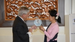 ဒေါ်အောင်ဆန်းစုကြည်ကို Helen Keller ဆုချီးမြှင့်