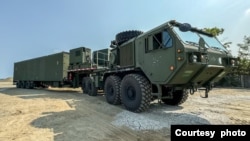 美国今年4月与菲律宾举行联合军事演习,部署中程导弹系统。(2024年4月11日,美国陆军)